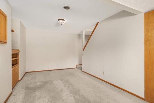 1392 Interlachen Circle, Woodbury, MN 55125