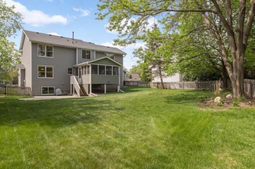 1392 Interlachen Circle, Woodbury, MN 55125