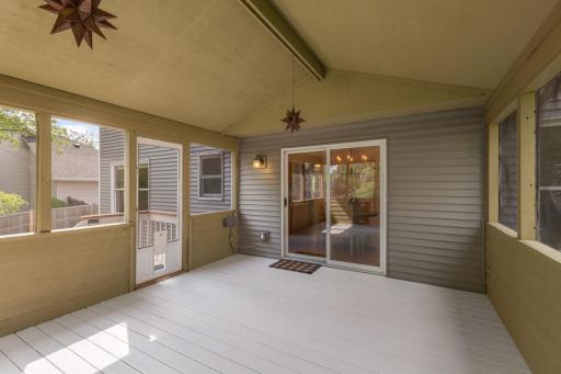 1392 Interlachen Circle, Woodbury, MN 55125