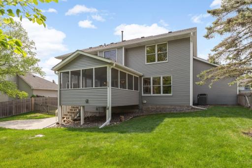 1392 Interlachen Circle, Woodbury, MN 55125