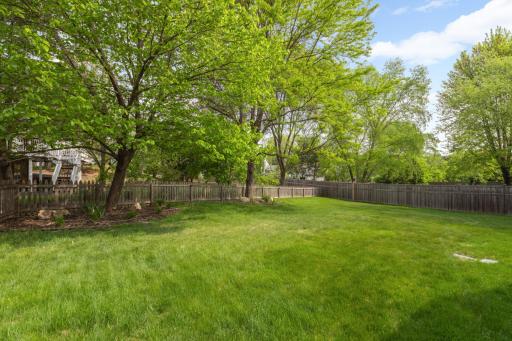 1392 Interlachen Circle, Woodbury, MN 55125