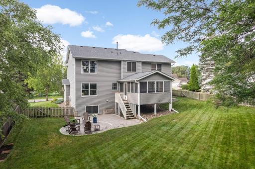 1392 Interlachen Circle, Woodbury, MN 55125