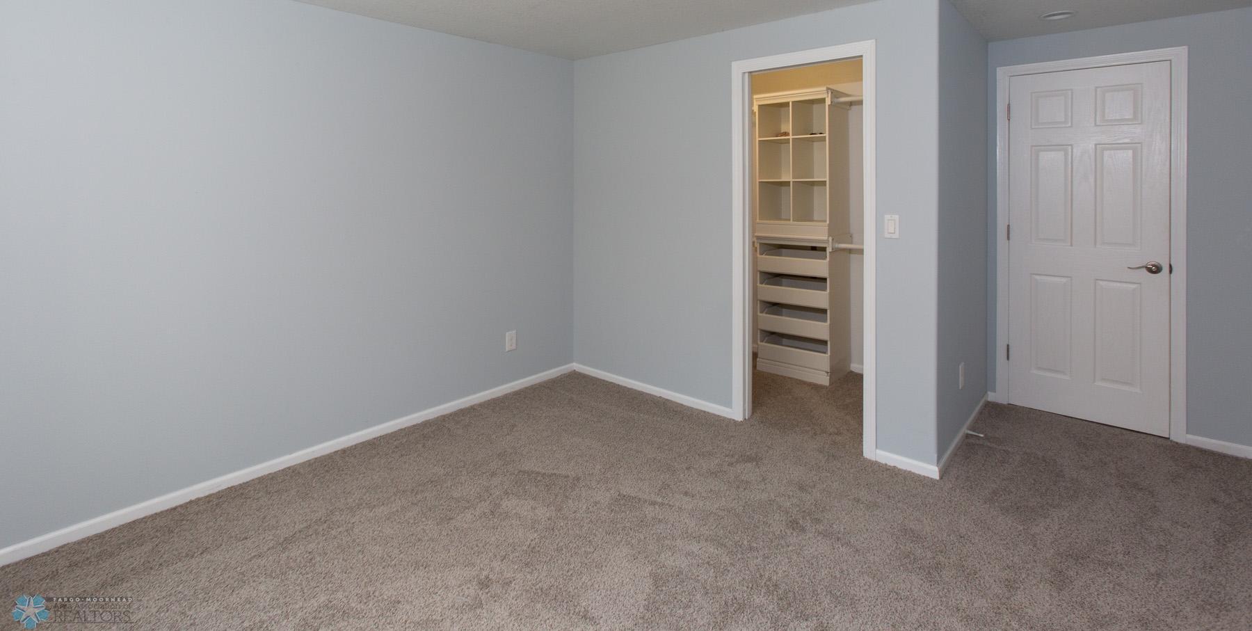Basement Bedroom w/walk-in