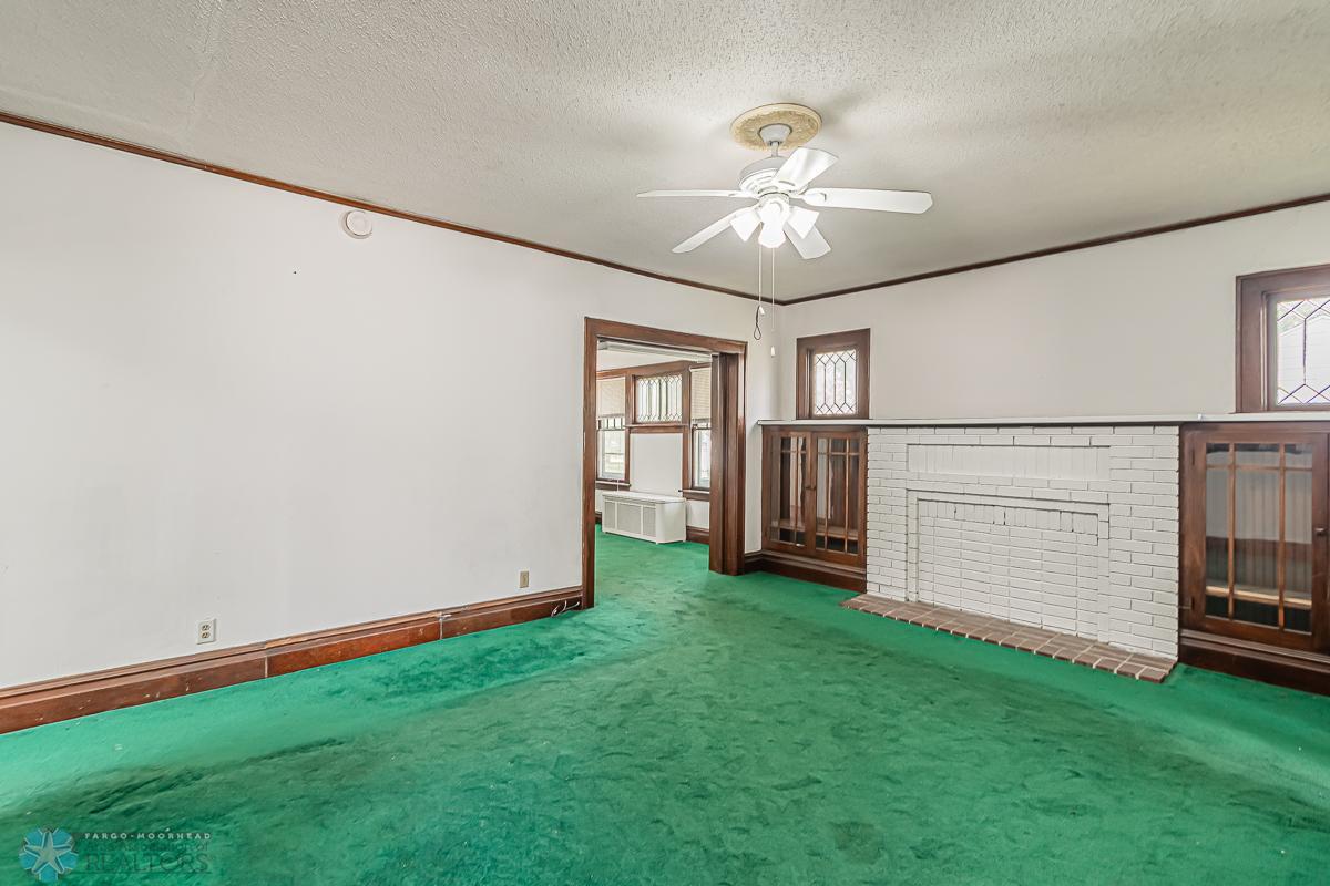 342 19th St N, Fargo, ND 58102-10.jpg