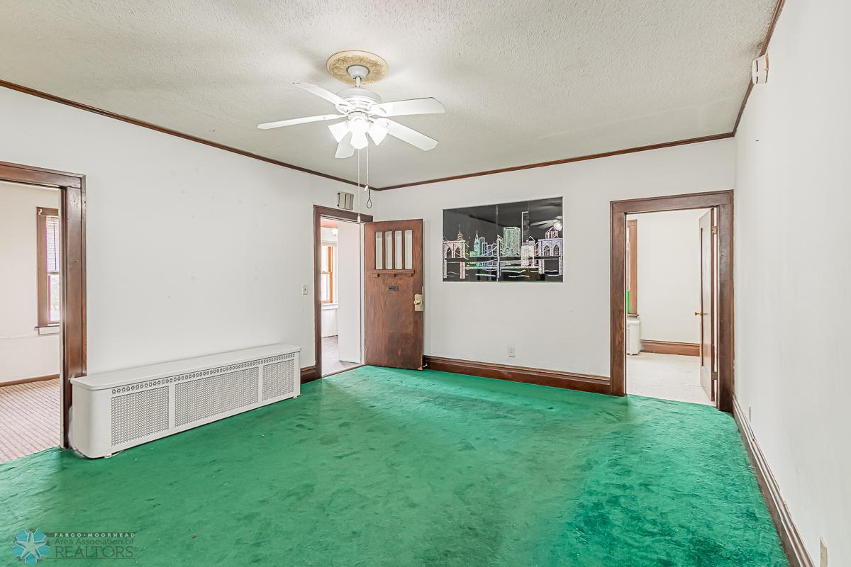 342 19th St N, Fargo, ND 58102-11.jpg