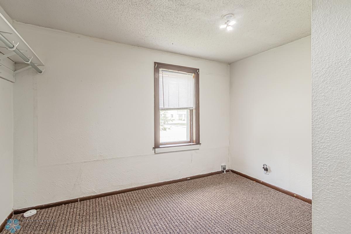 342 19th St N, Fargo, ND 58102-13.jpg
