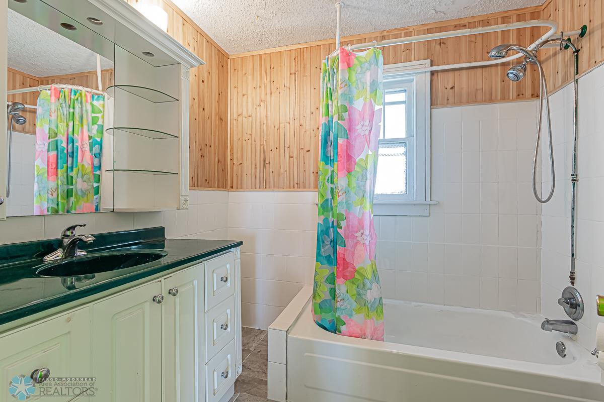 342 19th St N, Fargo, ND 58102-52.jpg