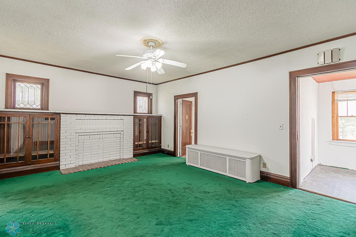 342 19th St N, Fargo, ND 58102-12.jpg