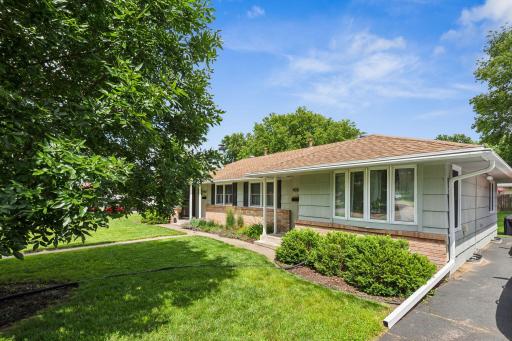 36-web-or-mls-4550-4552-Colorado-Ave-N-36.jpg