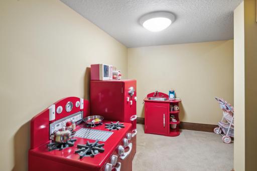 63-web-or-mls-10998 Sweetwater Path-0037.jpg