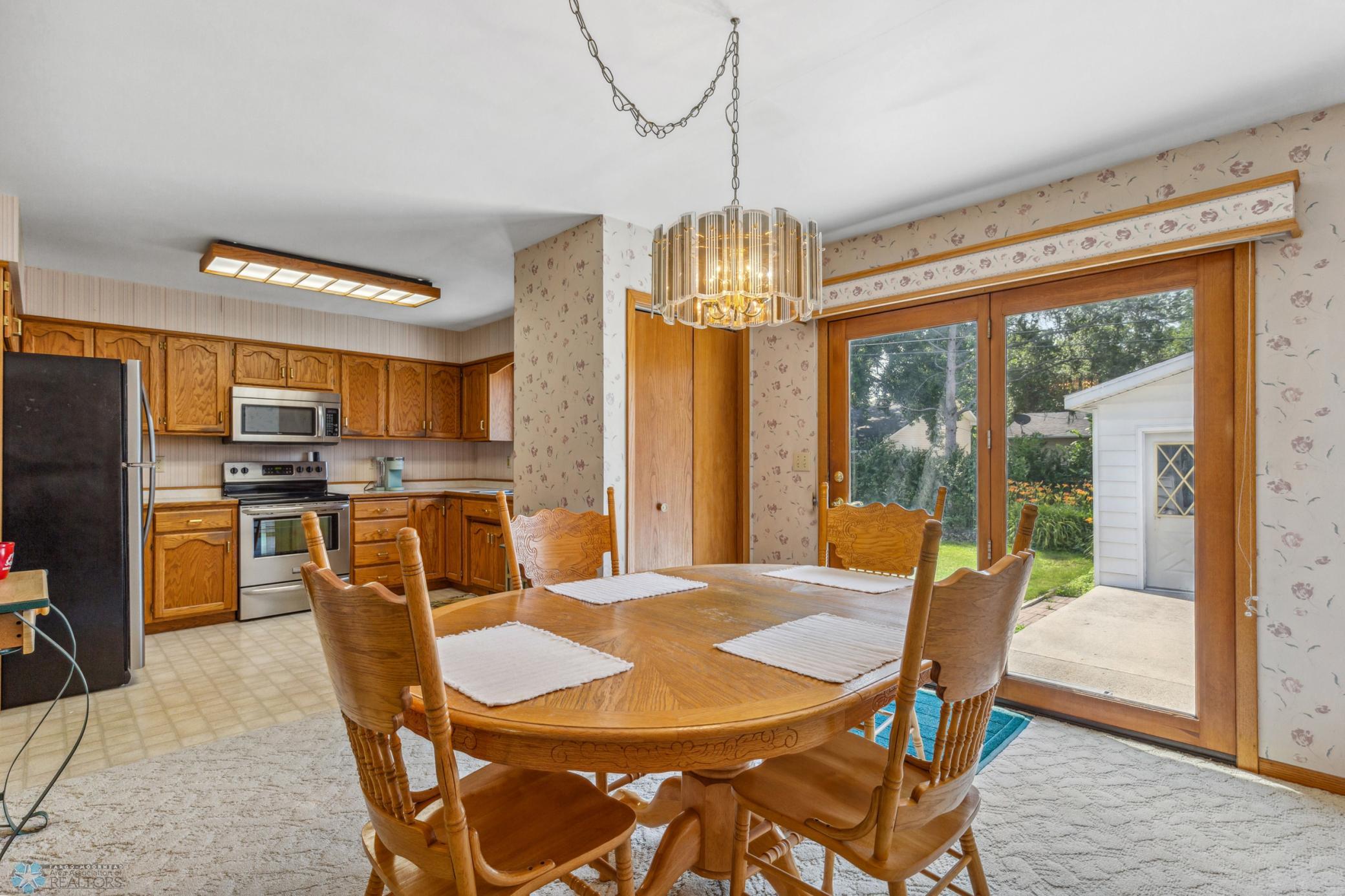 Kitchen/ Dining Room