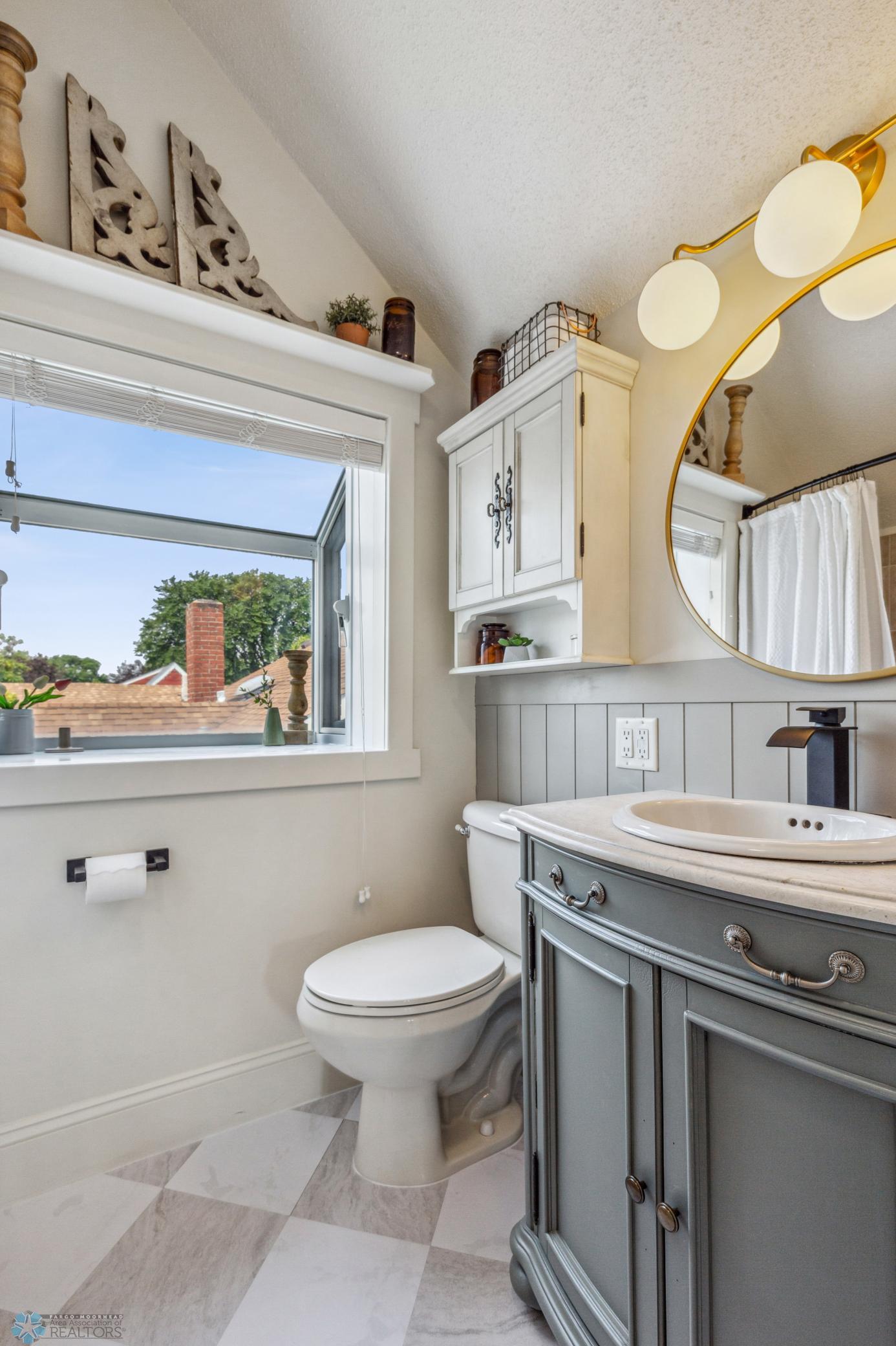 Full Bath - Upper Level