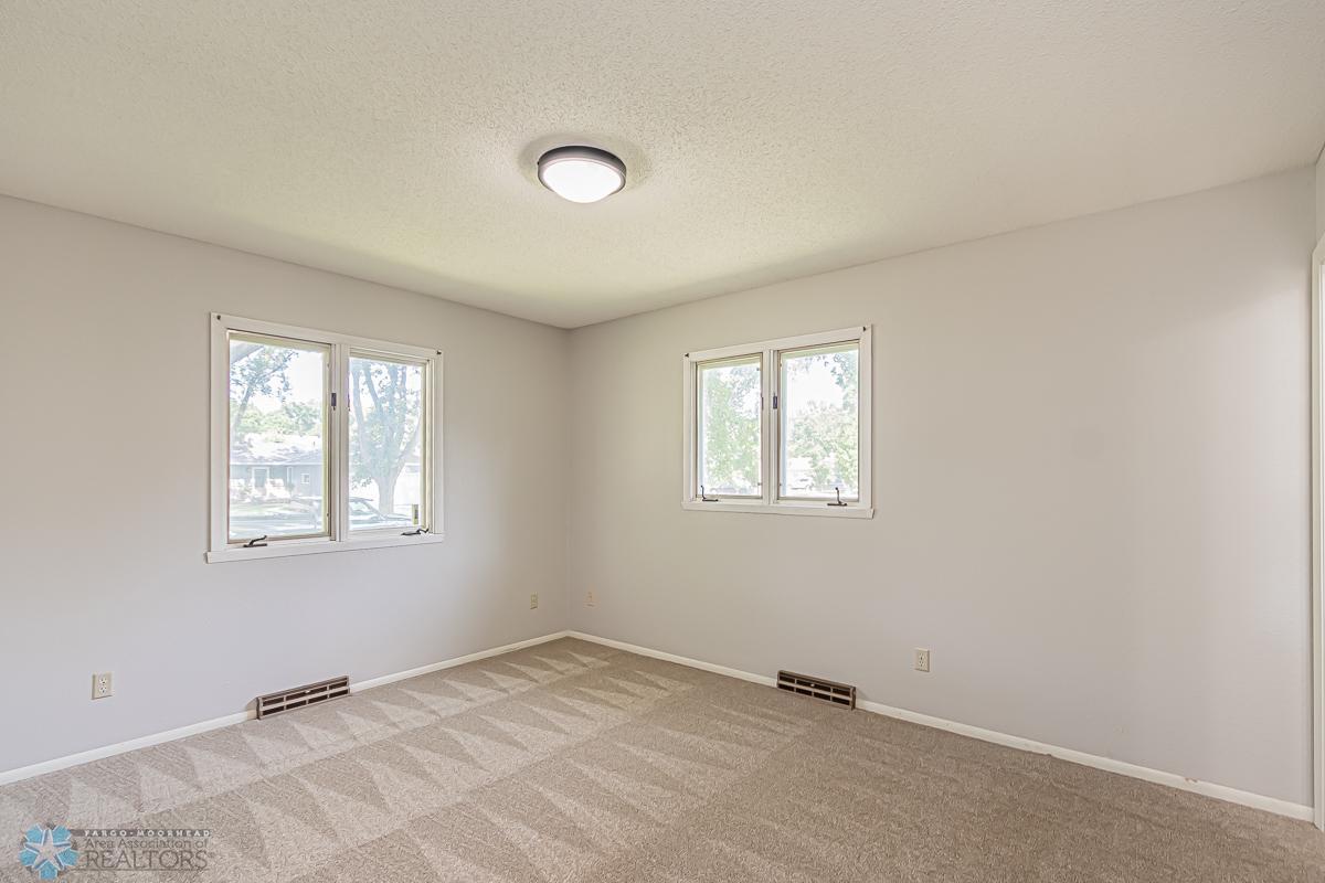 3401 1st St N, Fargo, ND 58102-13.jpg