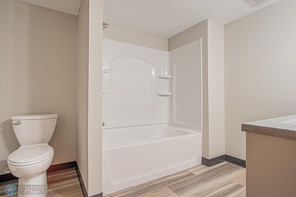 3401 1st St N, Fargo, ND 58102-25.jpg