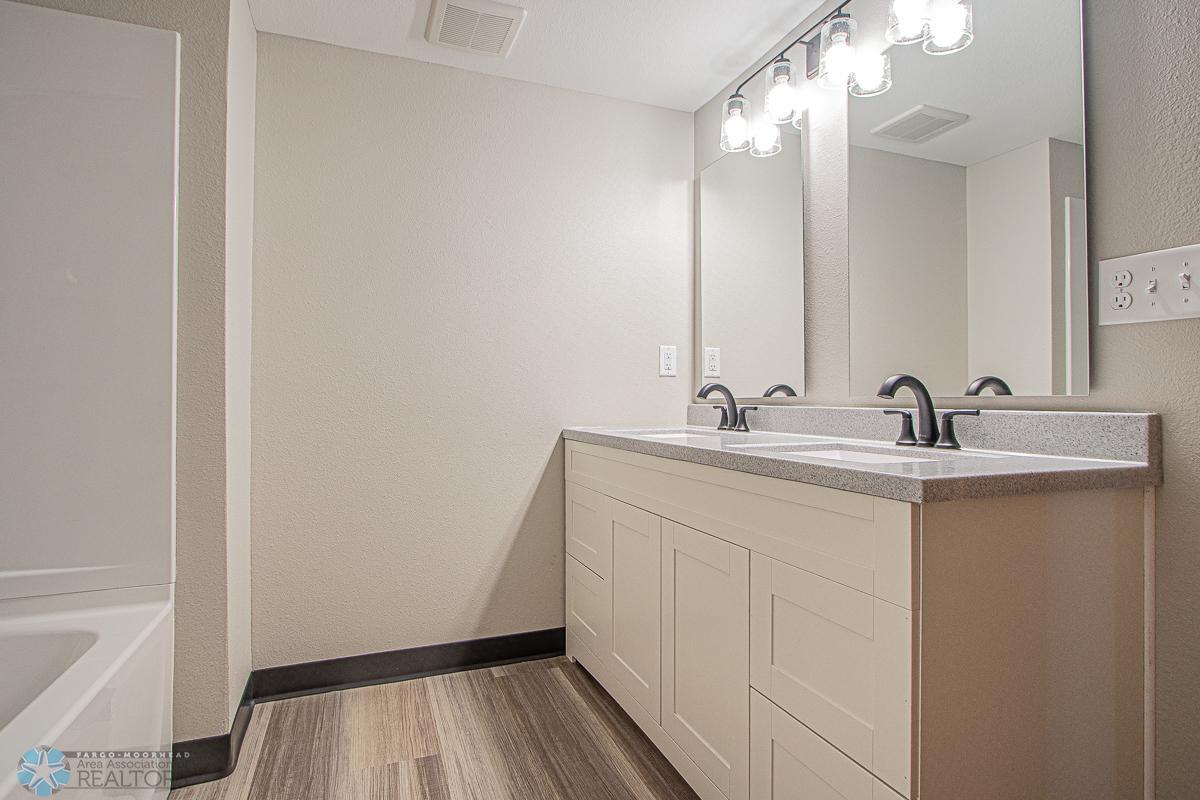 3401 1st St N, Fargo, ND 58102-26.jpg