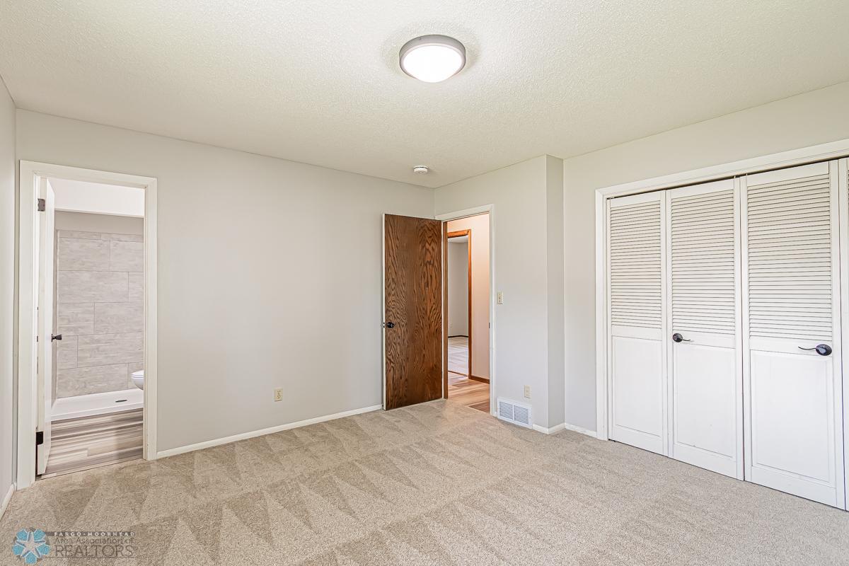 3401 1st St N, Fargo, ND 58102-14.jpg