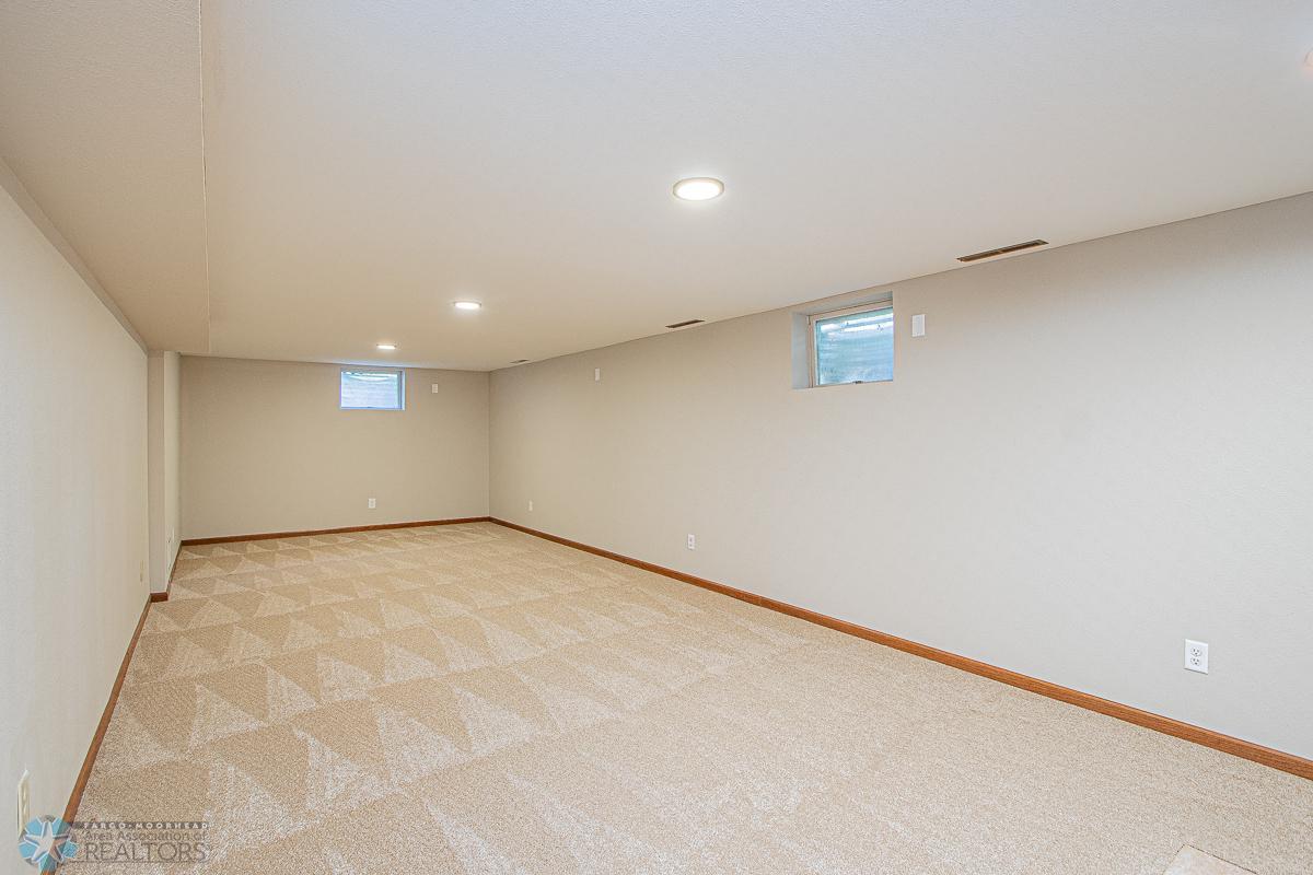 3401 1st St N, Fargo, ND 58102-18.jpg