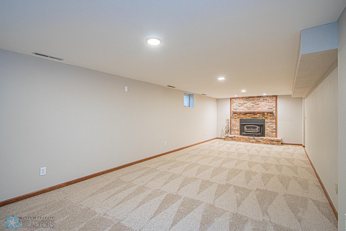 3401 1st St N, Fargo, ND 58102-19.jpg
