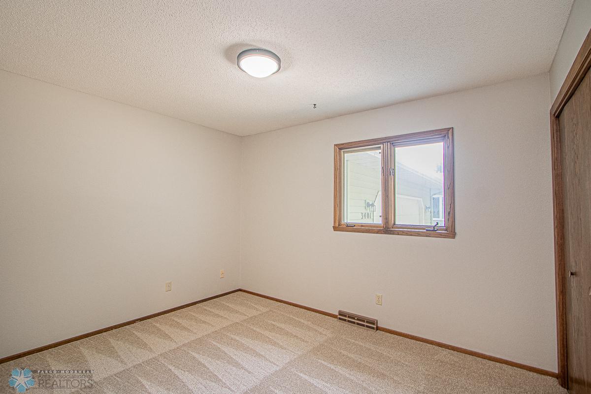 3401 1st St N, Fargo, ND 58102-11.jpg