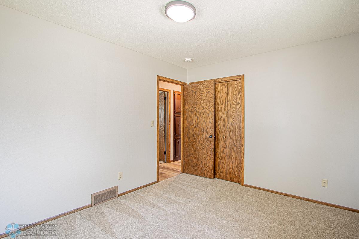 3401 1st St N, Fargo, ND 58102-17.jpg