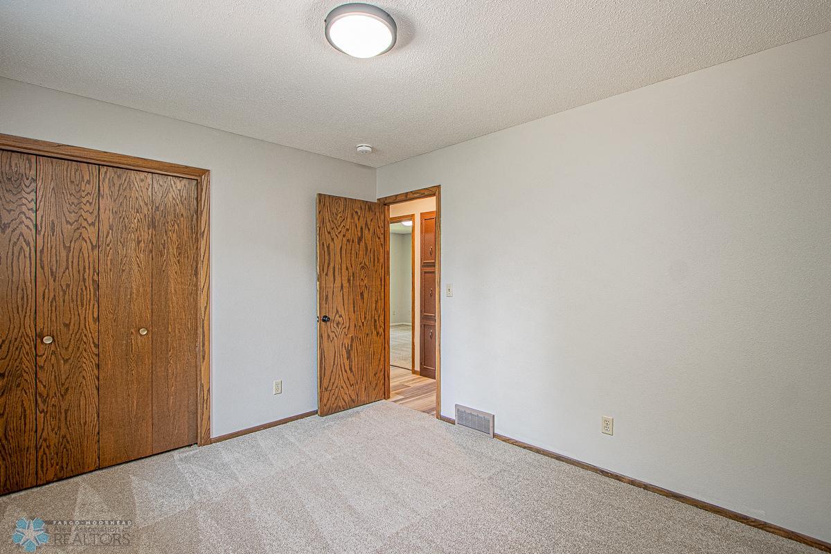 3401 1st St N, Fargo, ND 58102-12.jpg