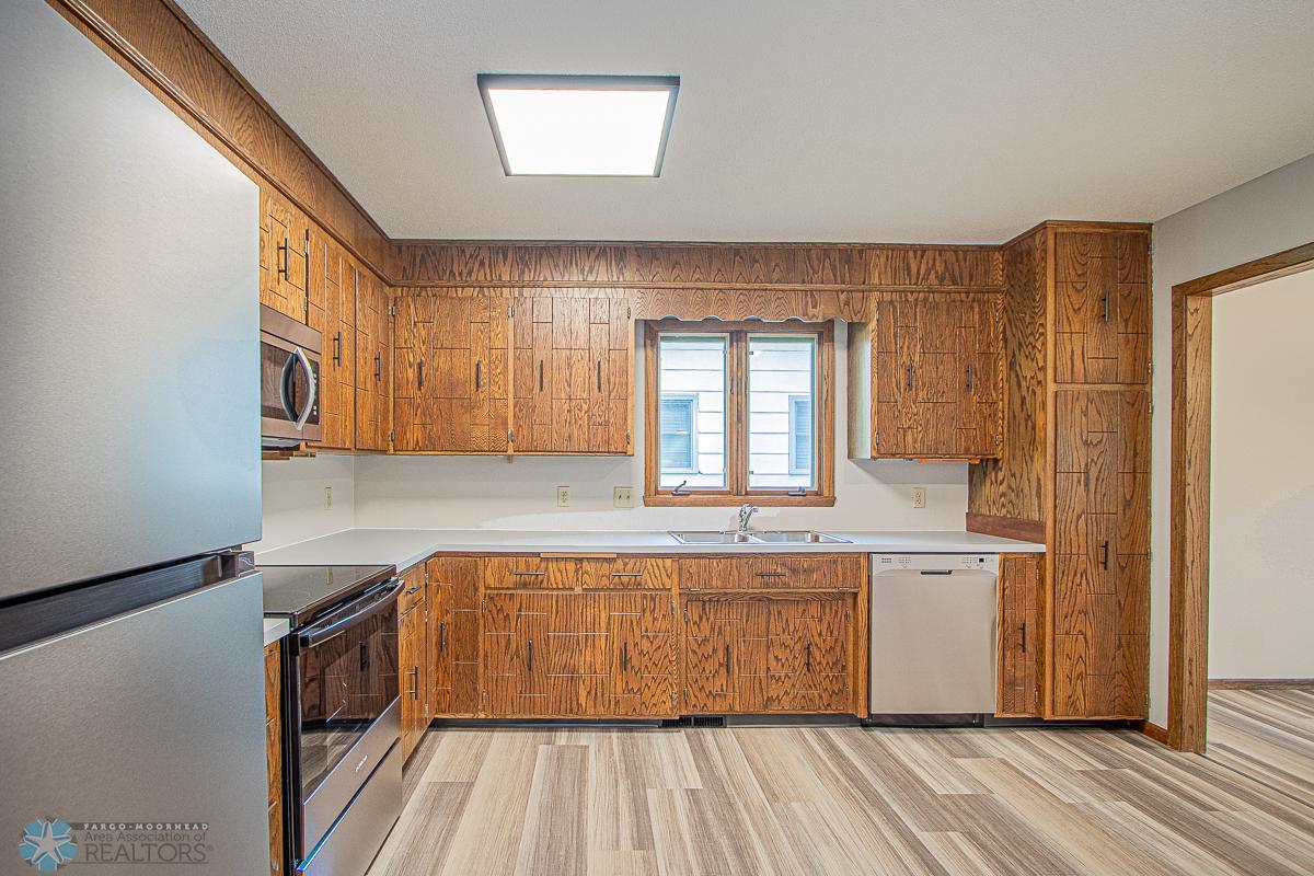 3401 1st St N, Fargo, ND 58102-09.jpg