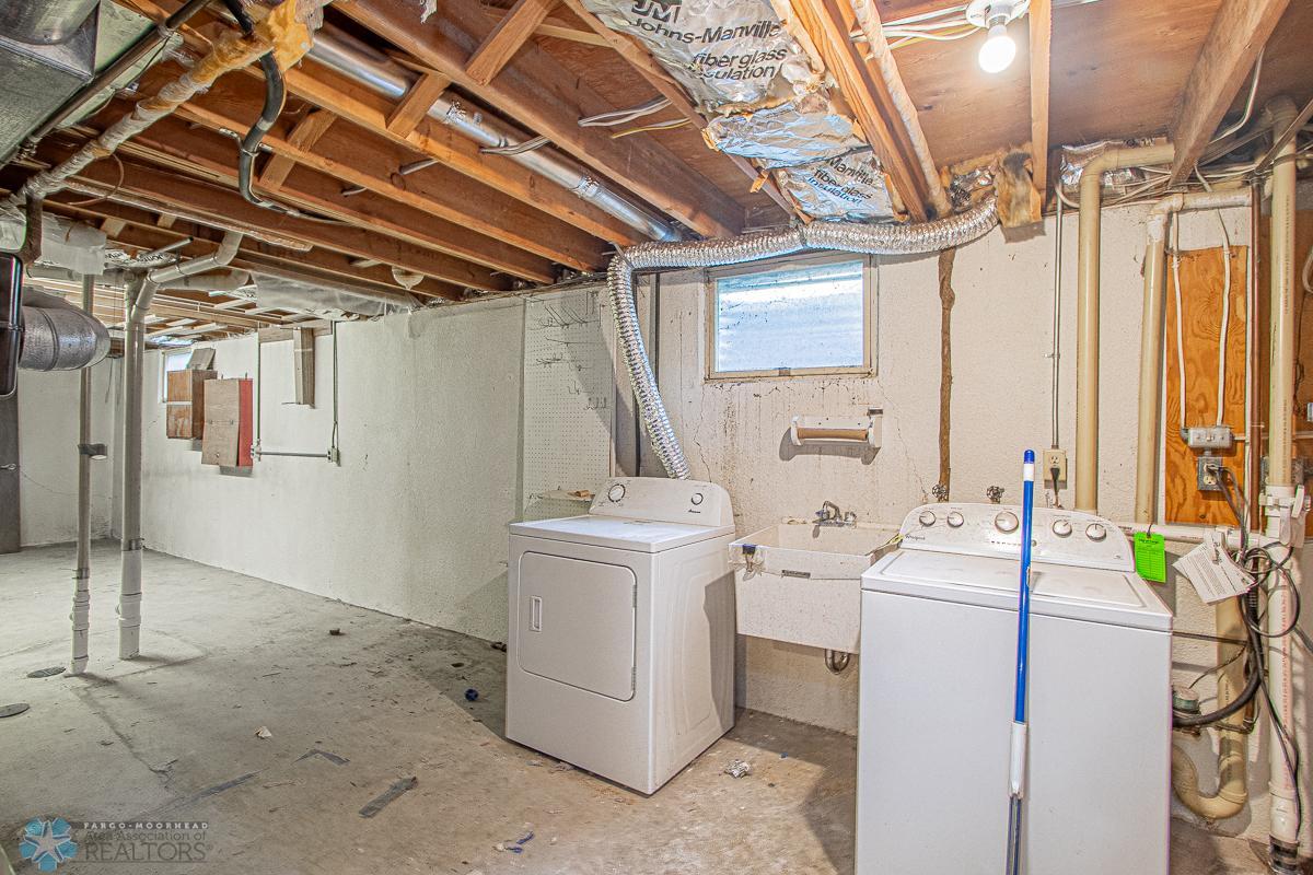 3401 1st St N, Fargo, ND 58102-22.jpg