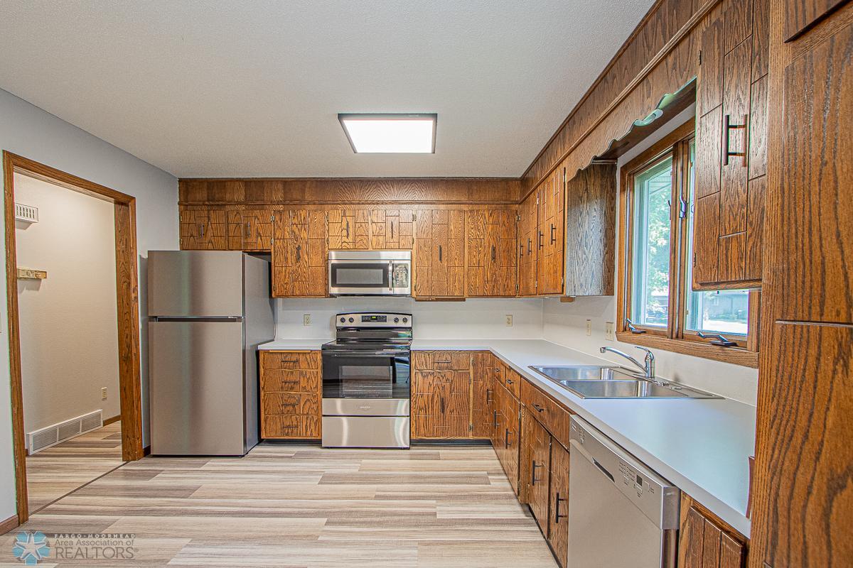 3401 1st St N, Fargo, ND 58102-36.jpg