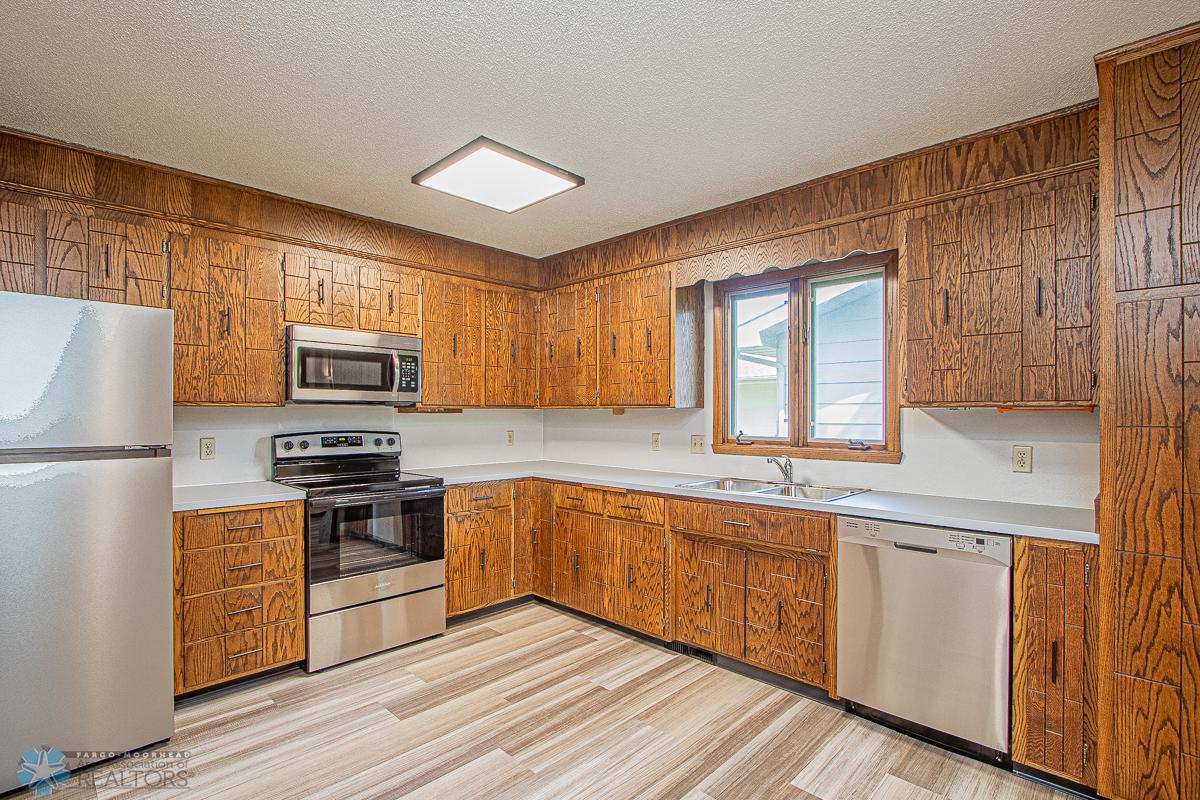 3401 1st St N, Fargo, ND 58102-07.jpg