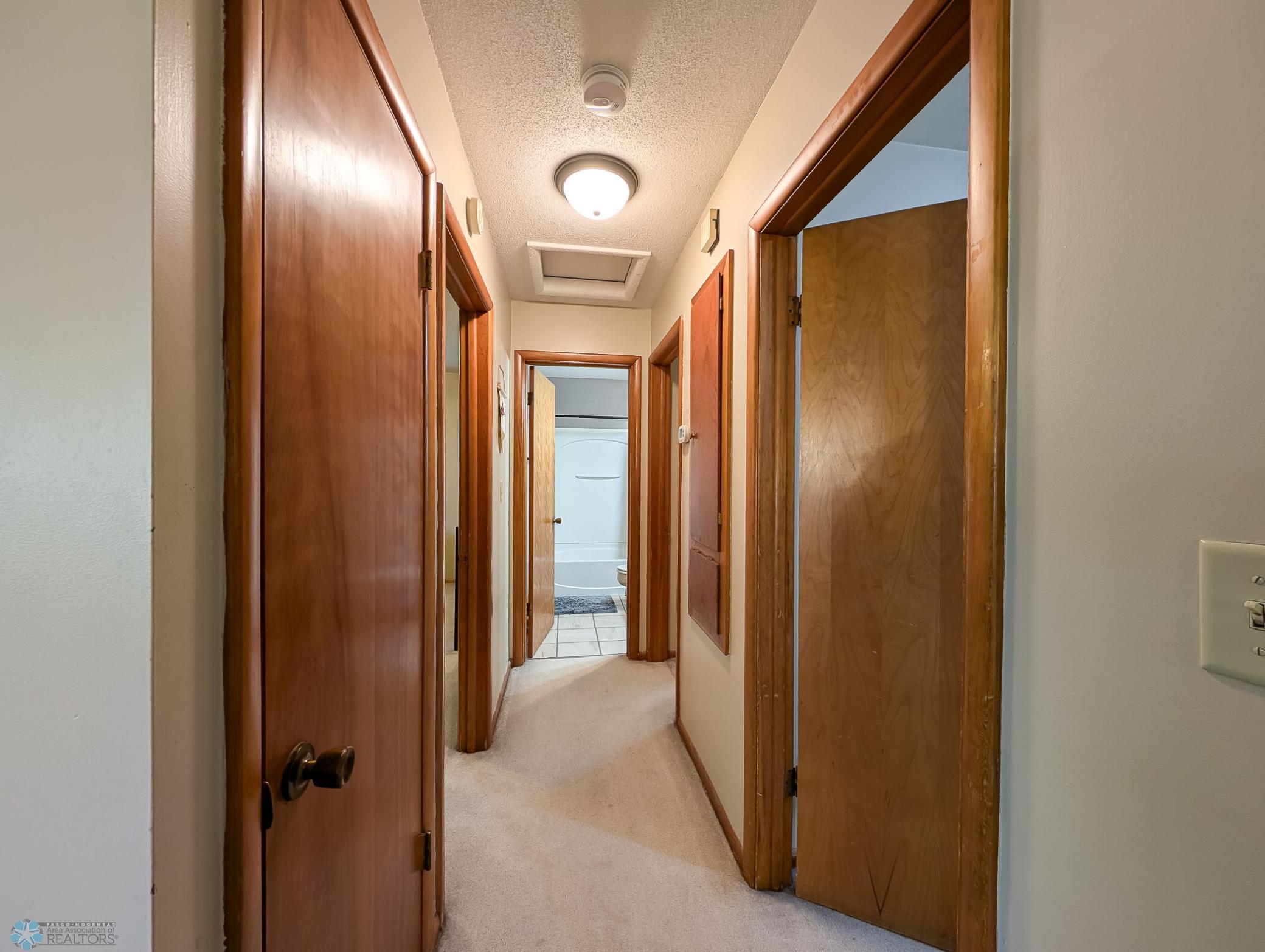 L2P036-002850114.jpg