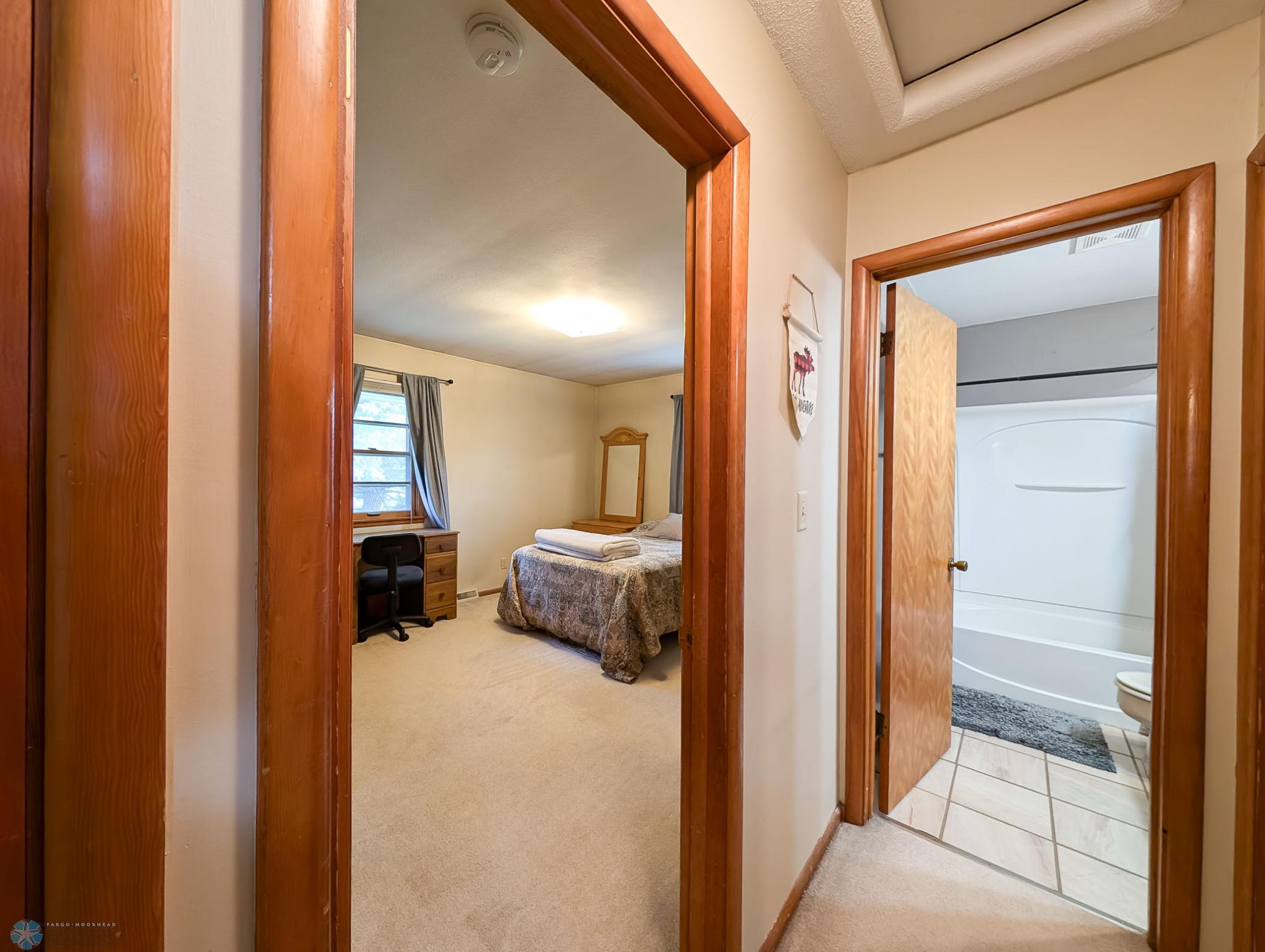 L2P040-002940471.jpg