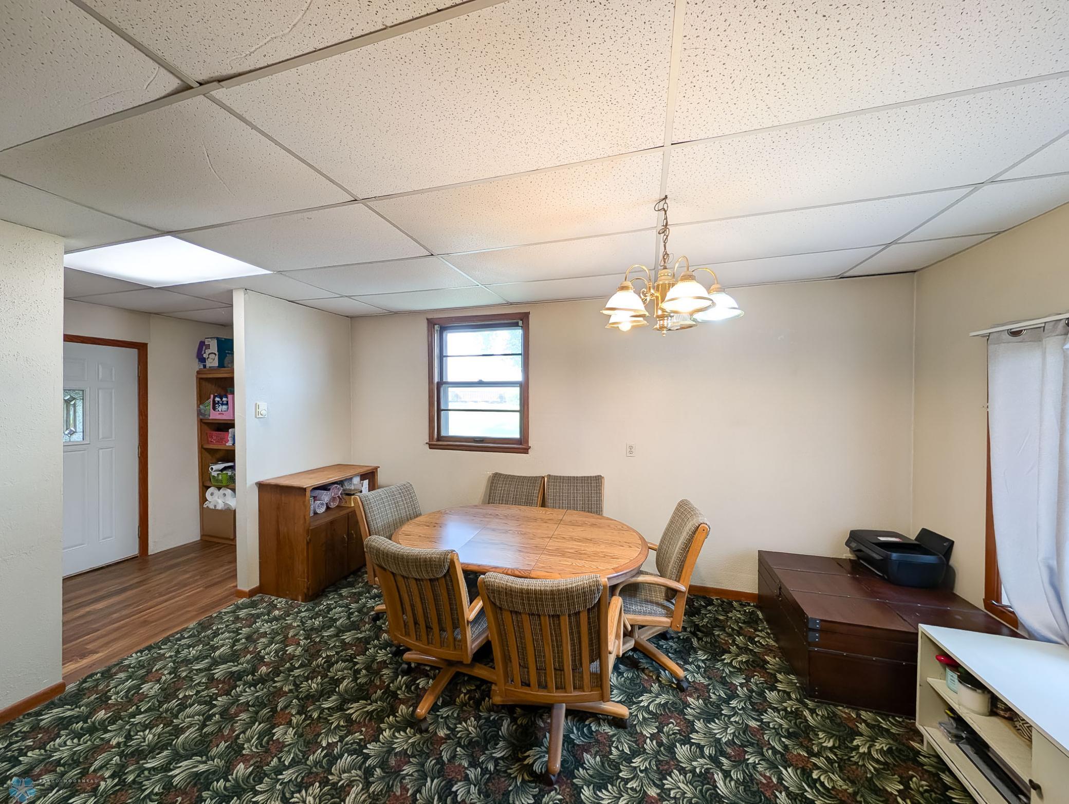 L2P047-003319594.jpg