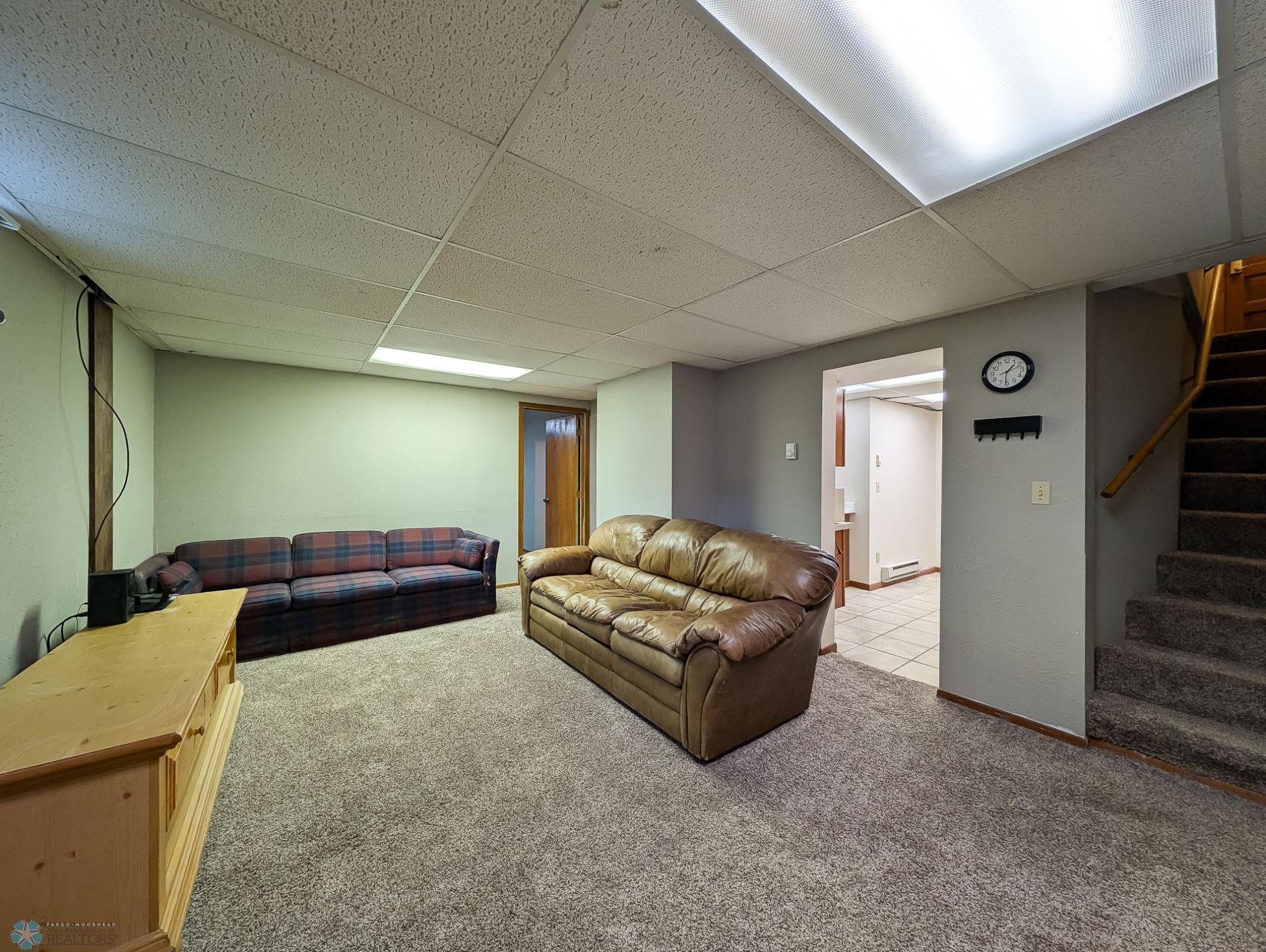 L2P056-003618794.jpg