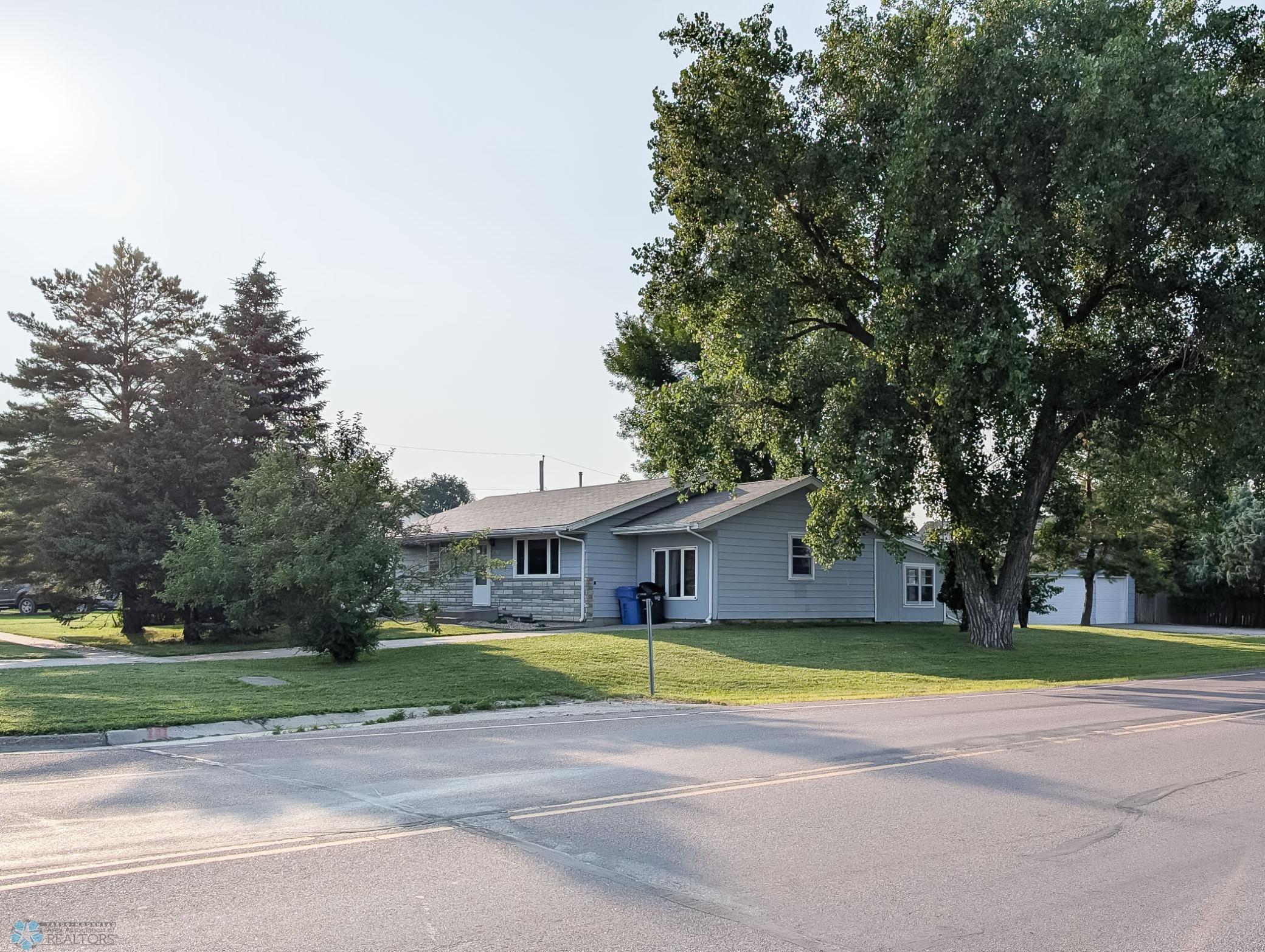 L2P001-000819495.jpg