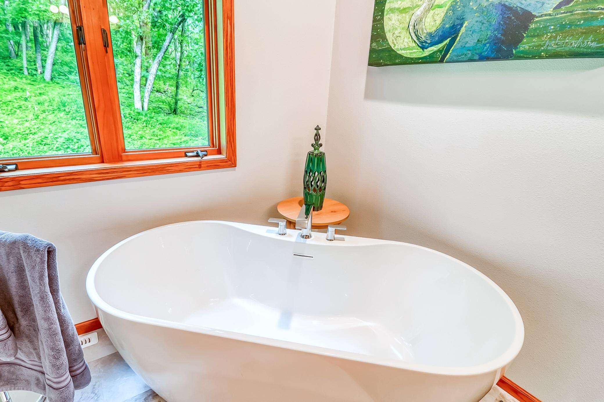 Primary Bathroom1_3.jpg