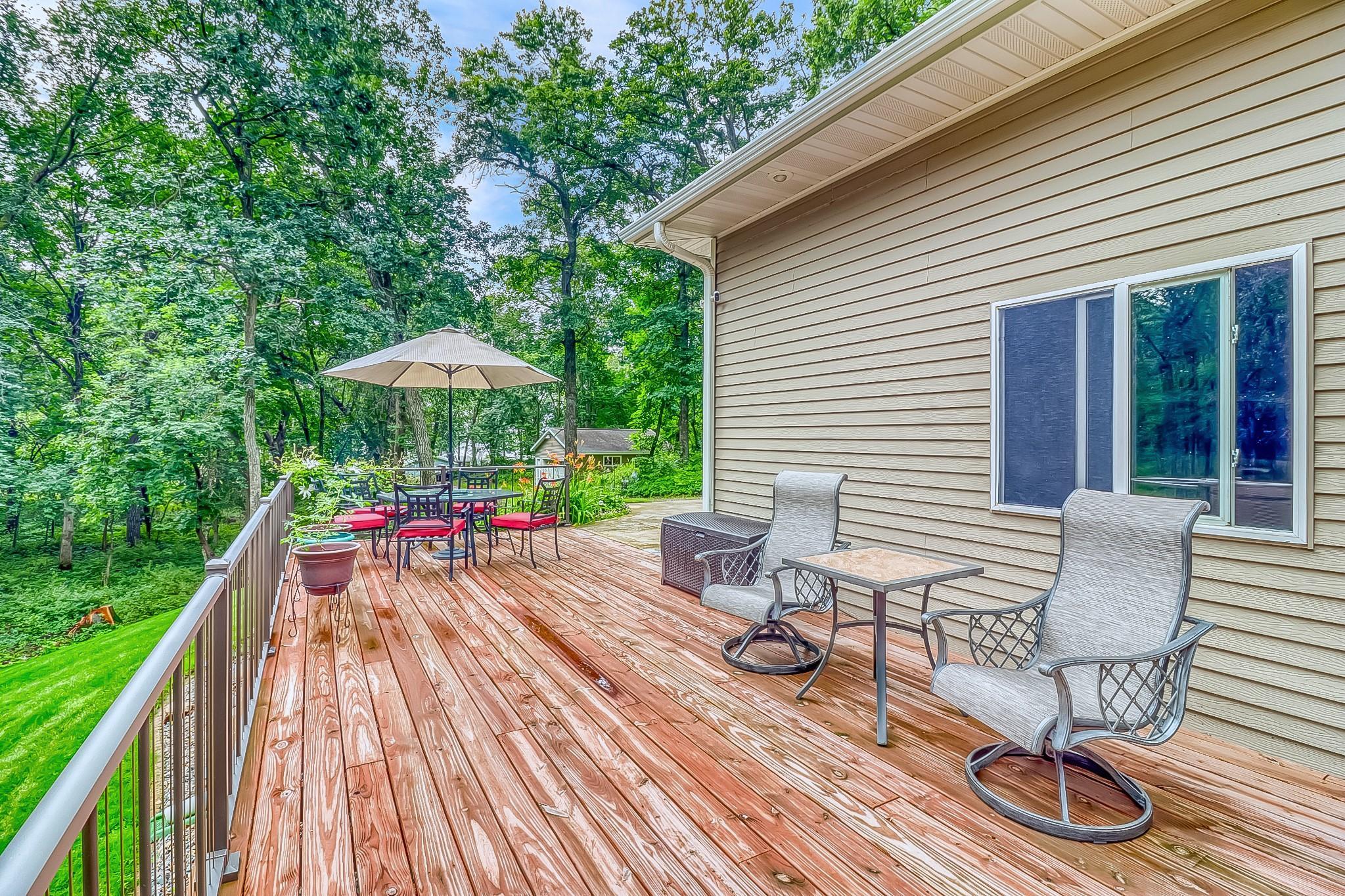Exterior_deck1_3.jpg