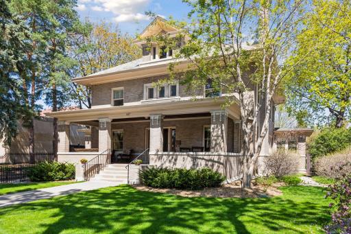Simplified Rectilinear; Mildy Prairie Style Home