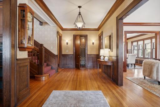 1027 Summit Avenue, Saint Paul, MN 55105