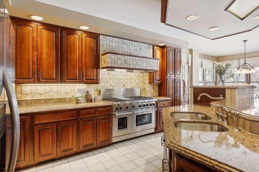 1027 Summit Avenue, Saint Paul, MN 55105