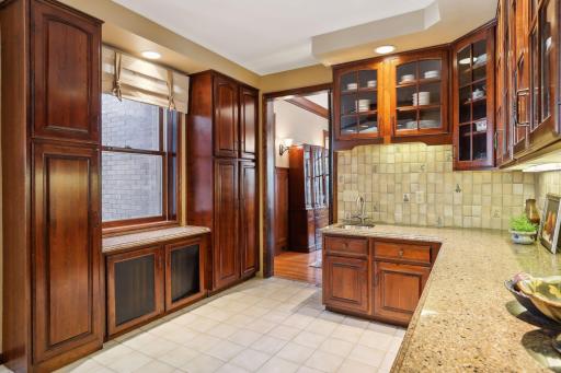 1027 Summit Avenue, Saint Paul, MN 55105
