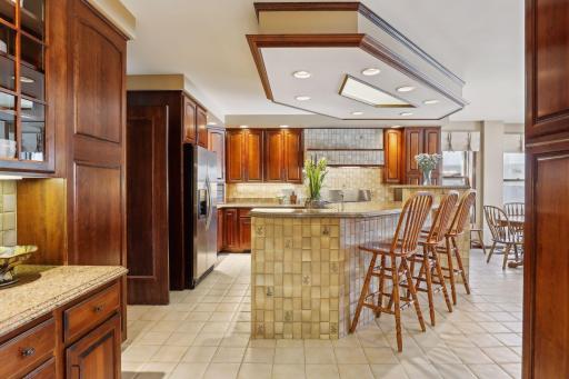 1027 Summit Avenue, Saint Paul, MN 55105