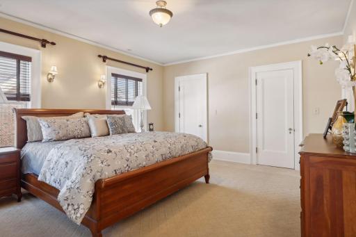 1027 Summit Avenue, Saint Paul, MN 55105