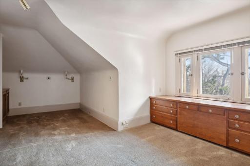 1027 Summit Avenue, Saint Paul, MN 55105