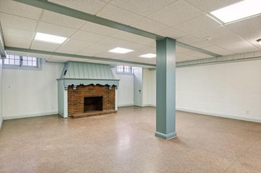 1027 Summit Avenue, Saint Paul, MN 55105