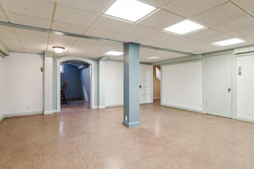 1027 Summit Avenue, Saint Paul, MN 55105