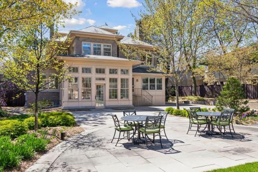 1027 Summit Avenue, Saint Paul, MN 55105