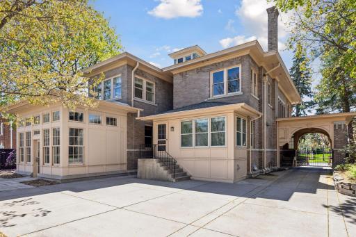 1027 Summit Avenue, Saint Paul, MN 55105