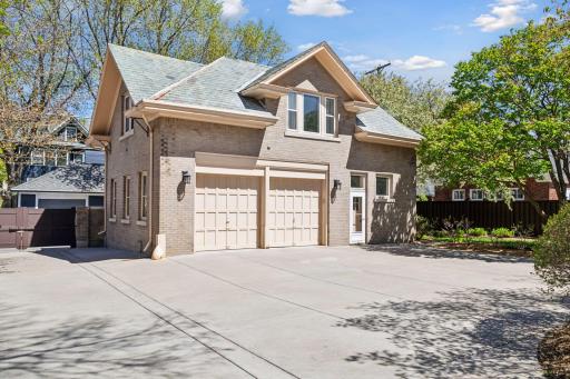 1027 Summit Avenue, Saint Paul, MN 55105