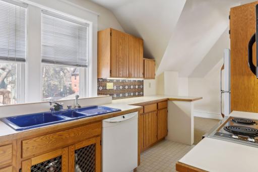 1027 Summit Avenue, Saint Paul, MN 55105