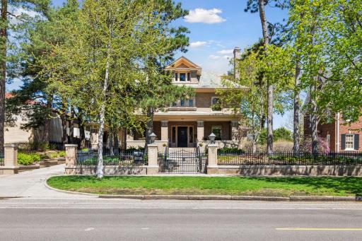 1027 Summit Avenue, Saint Paul, MN 55105